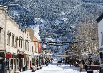5 towns in Colorado beaming with holiday spirit