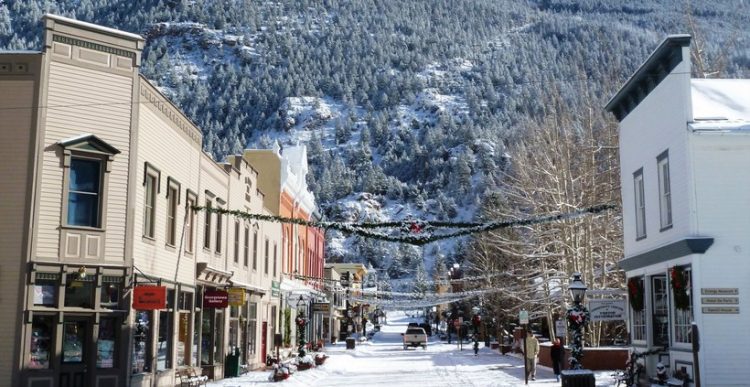 5 towns in Colorado beaming with holiday spirit