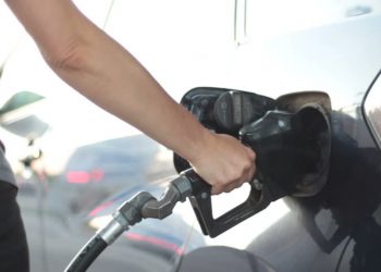 The price of gas hits a record $3.15 per gallon amid rising oil prices