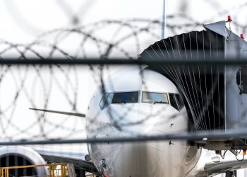 ‘Needing a vacation,’ man tries to steal jet to go to Hawaii, Colorado cops say