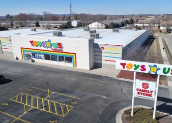 Toys R Us is coming back next year, partnering with Macy’s