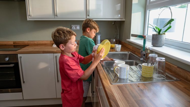Making Chores Fun With Your Kids