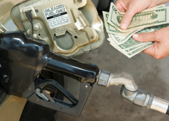 Good news for drivers in Colorado, the gas prices are going down! According to AAA, the average price for a gallon of regular fuel in the state has decreased by 9 cents from last week to $3.90. This is certainly a relief for drivers who have been paying high prices at the pump for months.