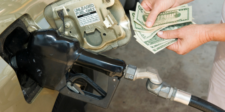 Good news for drivers in Colorado, the gas prices are going down! According to AAA, the average price for a gallon of regular fuel in the state has decreased by 9 cents from last week to $3.90. This is certainly a relief for drivers who have been paying high prices at the pump for months.