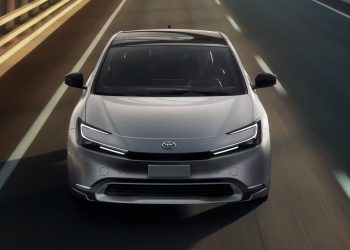 Toyota Prius 2024: The Hybrid Gets a Facelift and More Power