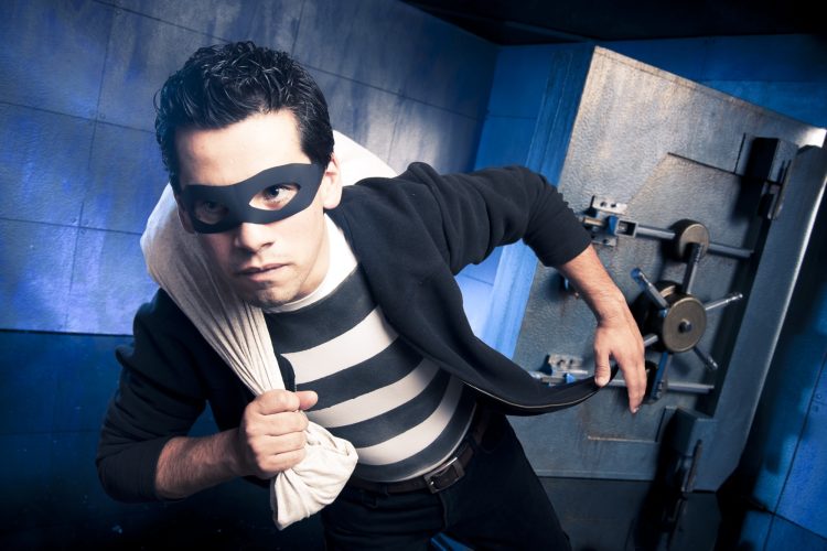 WATCH: The worst robbery attempt in history