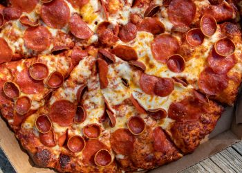 Mountain Mike’s Pizza: A Meaty Colossus Arrives in Parker