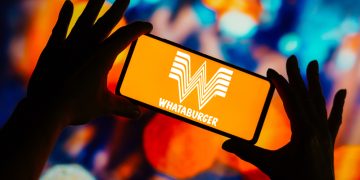 Whataburger brings the party outdoors with its new dining area