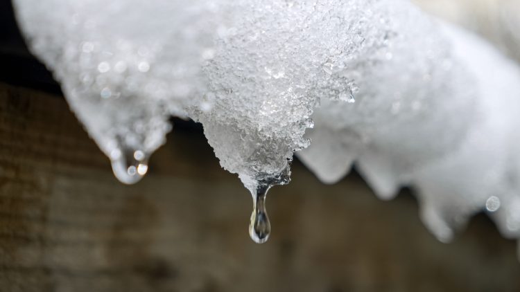 Tips to prevent your pipes from freezing this weekend