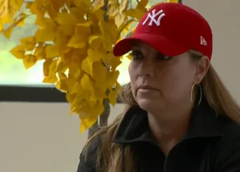 Lakewood mother of 5, pins down peeping tom till police arrive