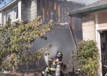 VIDEO Mail Carriers Turn Heroes, Save Families from Raging House Fire in Highlands Ranch