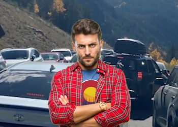 Mountain Residents Frustrated by Illegal Parking as Fall Leaf Viewing Causes Gridlock