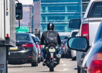 Colorado Law Now Allows Motorcycles to Filter Between Cars at Red Lights—Here’s How It Works