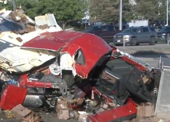 Aurora Egg Spill Snarls Traffic After Semi Swerves to Avoid Collision