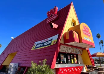 Wienerschnitzel Returns: Hot Dogs Coming to Colorado Walmart in 2025