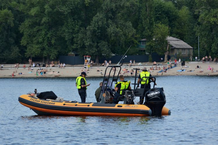 Tragedy at Chatfield: Father Drowns While Paddleboarding with Children