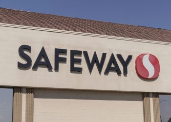 Lakewood Safeway Closes After Decades in Business