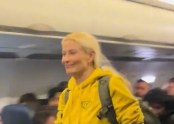 WATCH: Passenger’s Explosive Mid-Air Meltdown Caught on Camera as Plane Approaches Denver