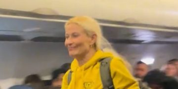 WATCH: Passenger’s Explosive Mid-Air Meltdown Caught on Camera as Plane Approaches Denver