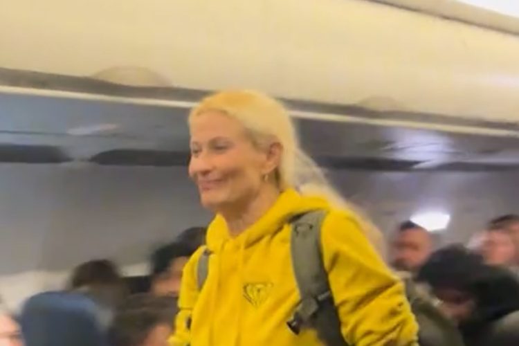 WATCH: Passenger’s Explosive Mid-Air Meltdown Caught on Camera as Plane Approaches Denver